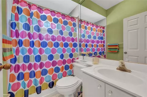 426 W 70th St, Hialeah, FL 33014 photo 11
