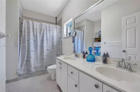 426 W 70th St, Hialeah, FL 33014 photo 18
