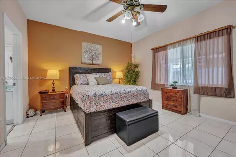 426 W 70th St, Hialeah, FL 33014 photo 13