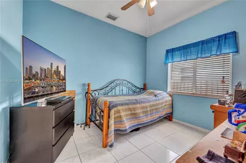 426 W 70th St, Hialeah, FL 33014 photo 15