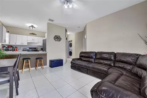 426 W 70th St, Hialeah, FL 33014 photo 6