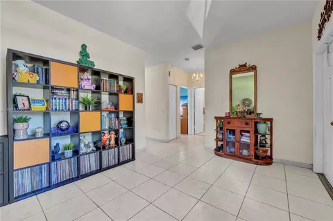 426 W 70th St, Hialeah, FL 33014 photo 5