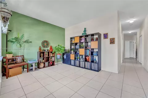 426 W 70th St, Hialeah, FL 33014 photo 4
