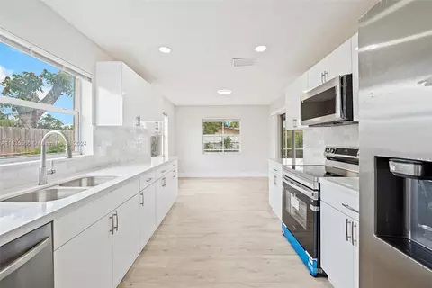 6831 SW 10th Ct, North Lauderdale, FL 33068