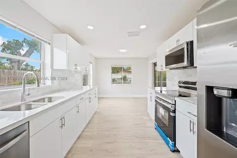 6831 SW 10th Ct, North Lauderdale, FL 33068