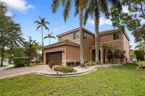 1532 Winterberry Ln, Weston, FL 33327