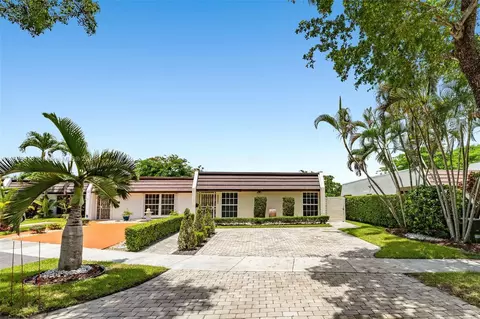 6729 Crooked Palm Ln, Miami Lakes, FL 33014