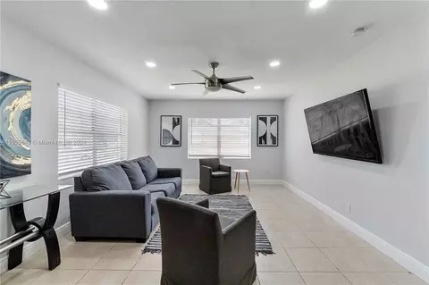 118 SE 8th Ave, Boynton Beach, FL 33435