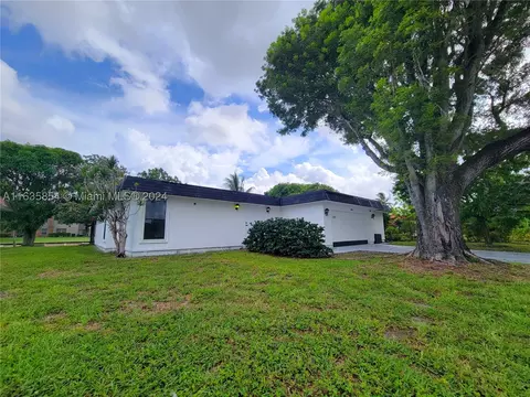 7009 NW 64th St, Tamarac, FL 33321