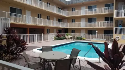 7910 Taft St #109, Pembroke Pines, FL 33024