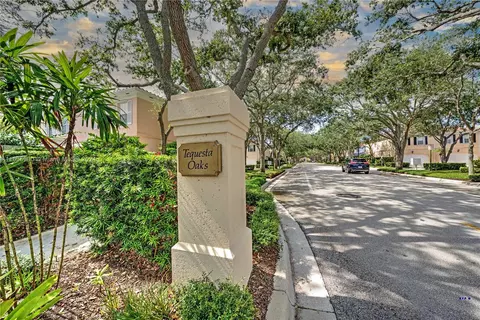 12 Oakland Ct, Tequesta, FL 33469