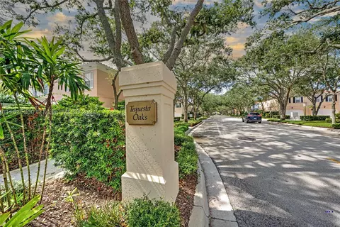 12 Oakland Ct, Tequesta, FL 33469