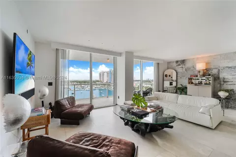 10 Venetian Way #1103, Miami Beach, FL 33139