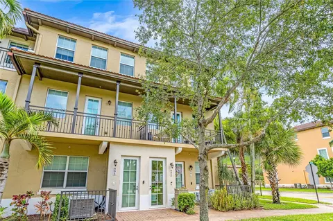995 SW 147th Ave #2514, Pembroke Pines, FL 33027