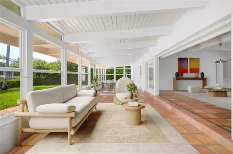 Exterior - 4 Harbor Pt, Key Biscayne, FL 33149 photo 2 of 4
