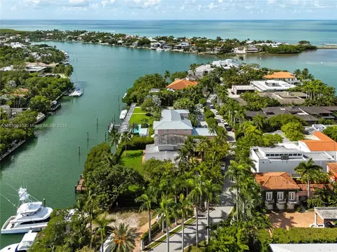 View/Area - 4 Harbor Pt, Key Biscayne, FL 33149 photo 6 of 8