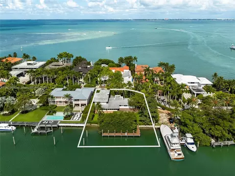 View/Area - 4 Harbor Pt, Key Biscayne, FL 33149 photo 2 of 8