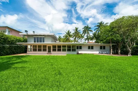 Exterior - 4 Harbor Pt, Key Biscayne, FL 33149 photo 1 of 4