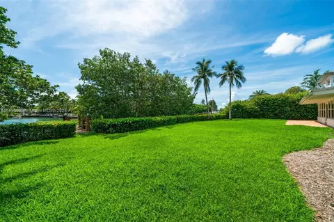Exterior - 4 Harbor Pt, Key Biscayne, FL 33149 photo 4 of 4
