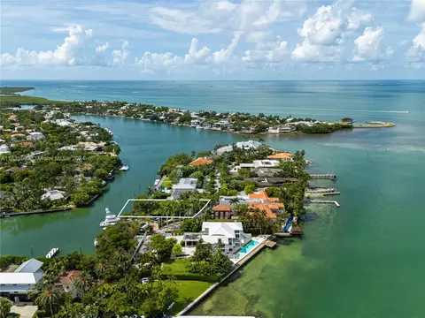 View/Area - 4 Harbor Pt, Key Biscayne, FL 33149 photo 3 of 8