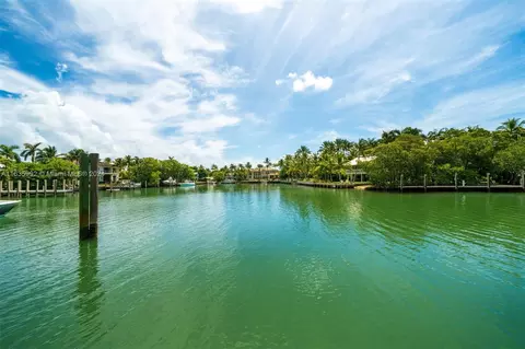 View/Area - 4 Harbor Pt, Key Biscayne, FL 33149 photo 5 of 8
