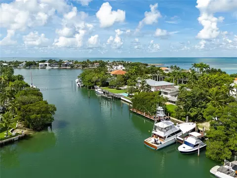 View/Area - 4 Harbor Pt, Key Biscayne, FL 33149 photo 7 of 8