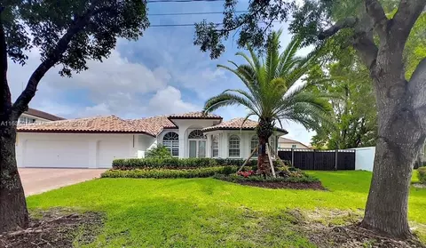 9761 NW 28th Ter, Doral, FL 33172