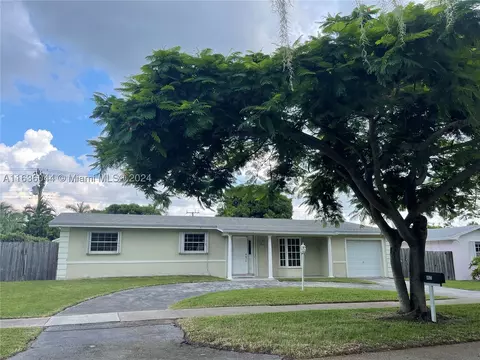 8971 Ridgeland Dr, Cutler Bay, FL 33157