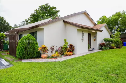 1540 NW 98th Way #1540, Pembroke Pines, FL 33024