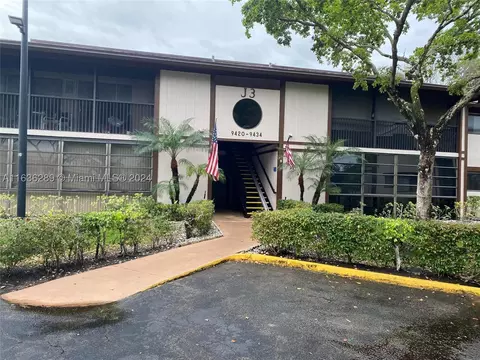 9428 S Belfort Cir #111, Tamarac, FL 33321