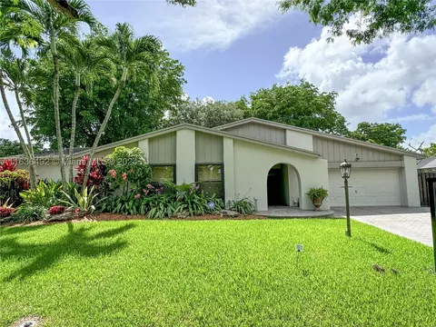 10910 SW 136th Ct, Miami, FL 33186