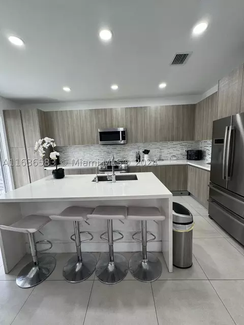 10232 NW 71st Ter #., Doral, FL 33178