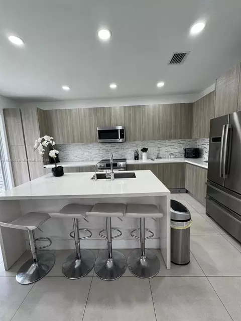 10232 NW 71st Ter #., Doral, FL 33178