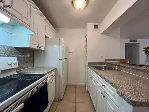 Undisclosed, Hialeah, FL 33012 photo 2