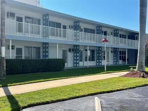 1110 N Riverside Dr #4, Pompano Beach, FL 33062