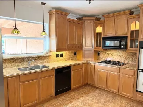 Kitchen - 2005 Ixora Rd, North Miami, FL 33181 photo 2 of 2