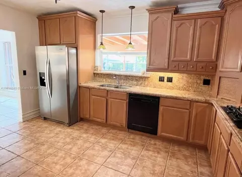 Kitchen - 2005 Ixora Rd, North Miami, FL 33181 photo 1 of 2