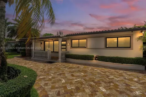 4661 W 8th Ct, Hialeah, FL 33012