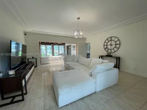 2130 NE 124th St, North Miami, FL 33181
