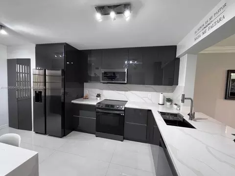 7050 NW 44th St #302, Lauderhill, FL 33319