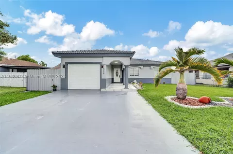 526 NW 7th St, Homestead, FL 33030