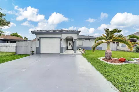 526 NW 7th St, Homestead, FL 33030