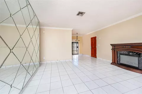 Living - 650 W 65th Dr, Hialeah, FL 33012 photo 2 of 4