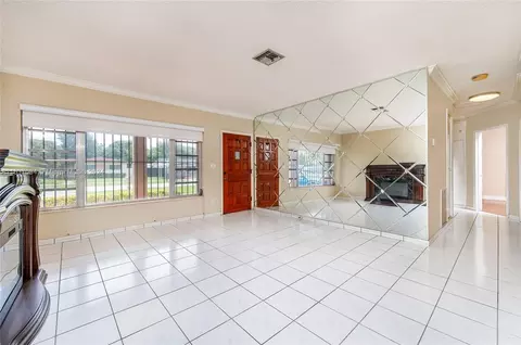 Living - 650 W 65th Dr, Hialeah, FL 33012 photo 1 of 4