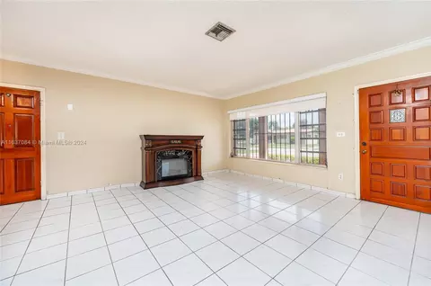 Living - 650 W 65th Dr, Hialeah, FL 33012 photo 3 of 4