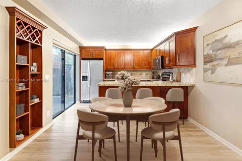 9905 NW 6th Pl, Plantation, FL 33324