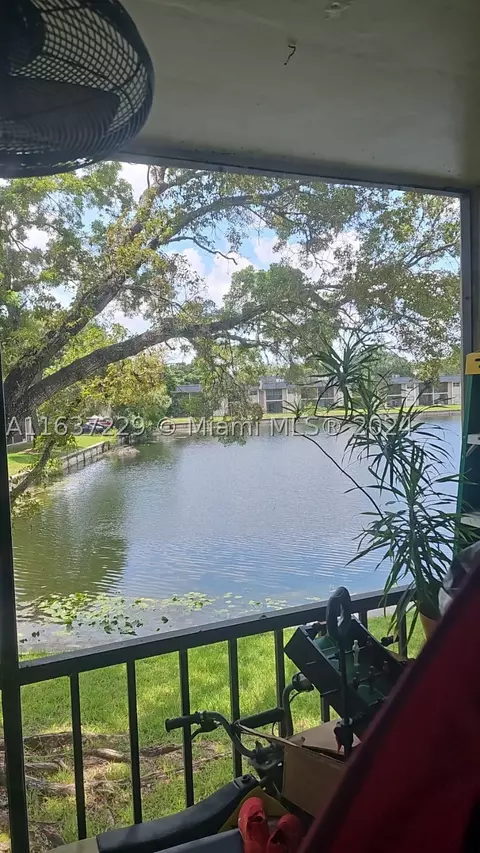 7910 N Colony Cir N #203, Tamarac, FL 33321