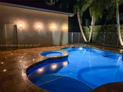 1000 Highland Meadows Dr, Weston, FL 33327