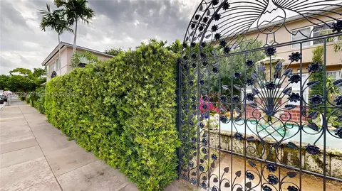 30 Almeria Ave #5, Coral Gables, FL 33134