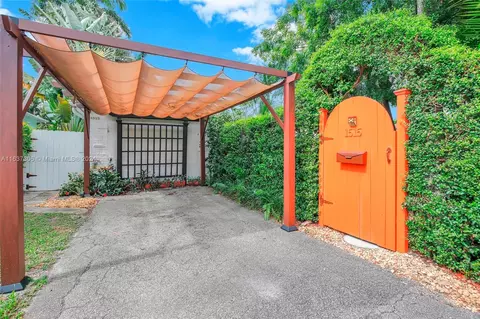 1515 Hayes St, Hollywood, FL 33020